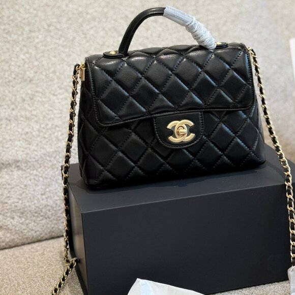 Chanel Handbags, Chain Bags - Picture 1 of 9